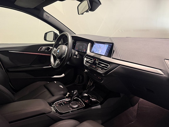 BMW 218d 8 of 17