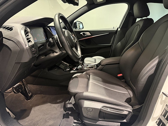BMW 218d 9 of 17