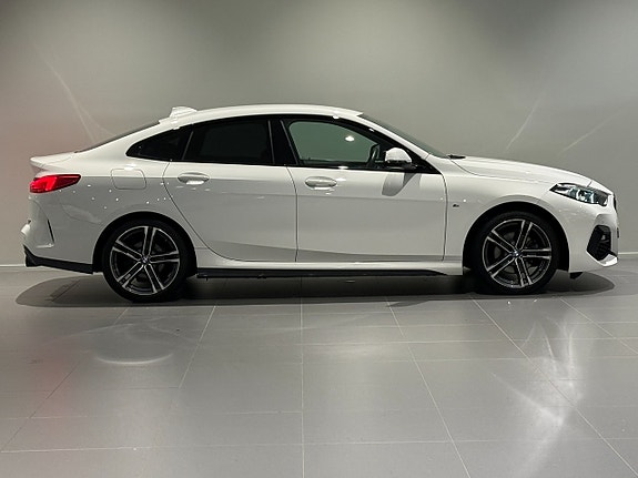 BMW 218d 3 of 17