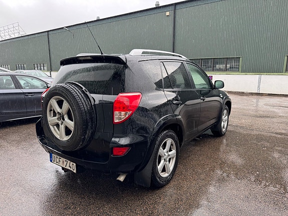 Toyota RAV4 3 of 7