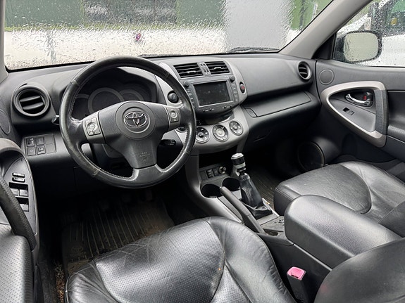 Toyota RAV4 5 of 7