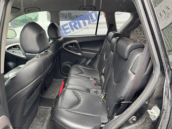 Toyota RAV4 6 of 7