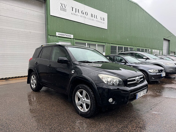 Toyota RAV4 2 of 7