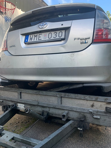 Toyota Prius 4 of 7