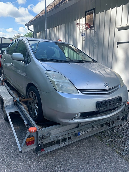 Toyota Prius 5 of 7