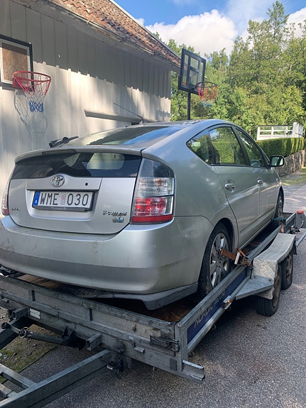 Toyota Prius 3 of 7