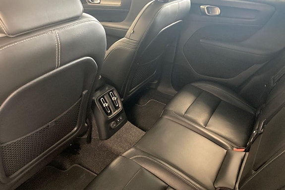Volvo XC40 13 of 21
