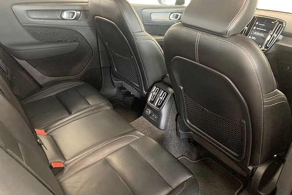 Volvo XC40 9 of 21