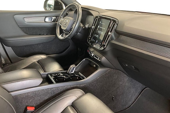 Volvo XC40 7 of 21