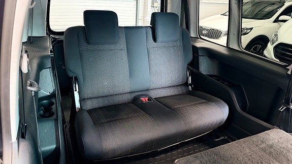 Volkswagen Caddy Maxi 14 of 15