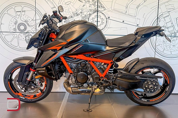 KTM 1390 Super Duke R 7 of 7