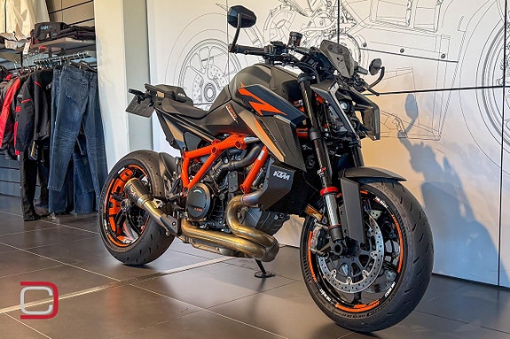 KTM 1390 Super Duke R 3 of 7