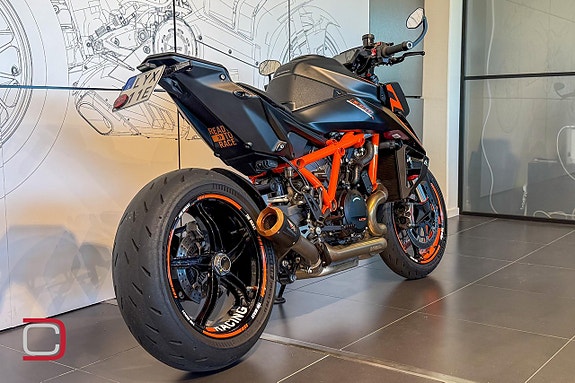 KTM 1390 Super Duke R 4 of 7