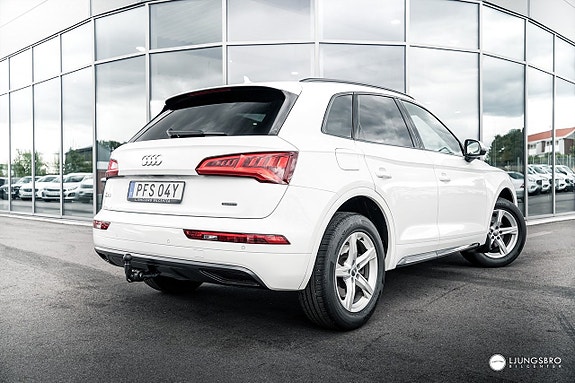 Audi Q5 2 of 18