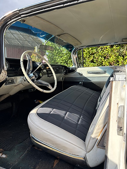 Cadillac Sedan DeVille 6 of 6