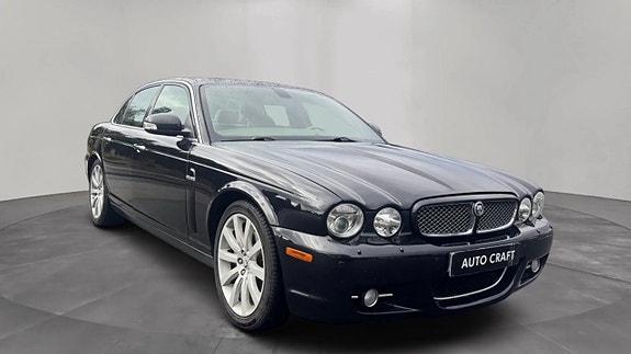 Jaguar XJ 3 of 13