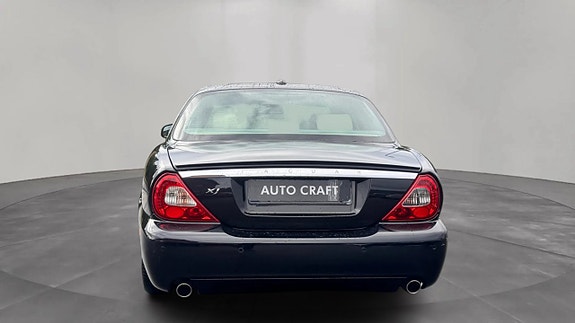 Jaguar XJ 6 of 13