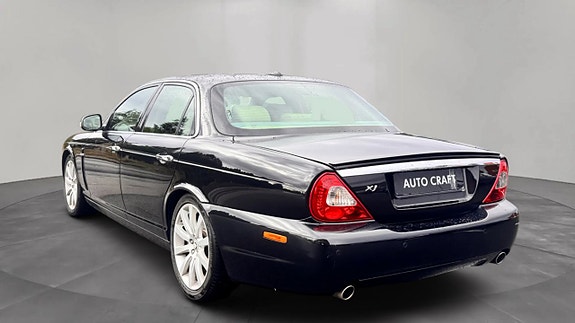 Jaguar XJ 7 of 13