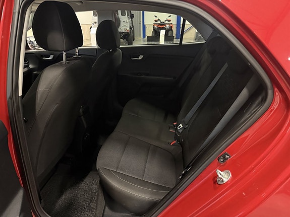 Kia Rio 9 of 20
