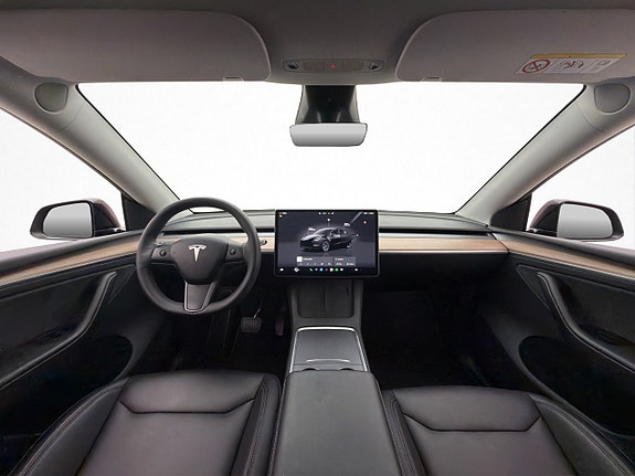 Tesla Model Y 14 of 30