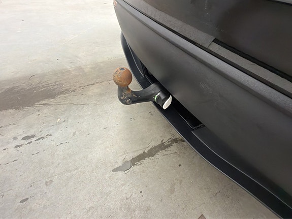 Tesla Model Y 10 of 30