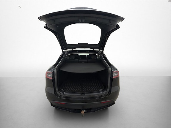 Tesla Model Y 30 of 30
