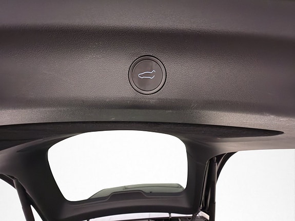 Tesla Model Y 29 of 30