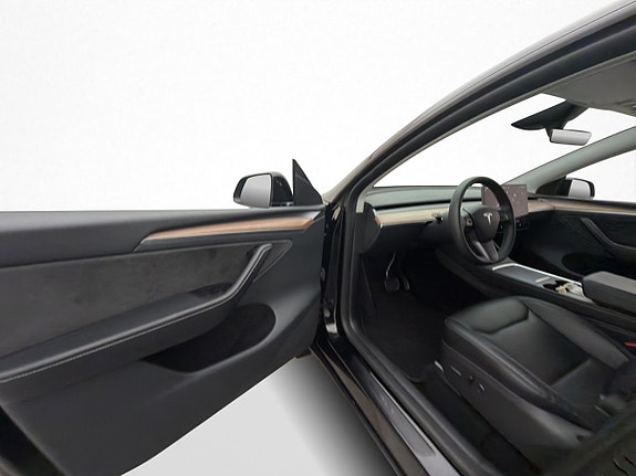 Tesla Model Y 11 of 30