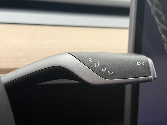 Tesla Model Y 18 of 30