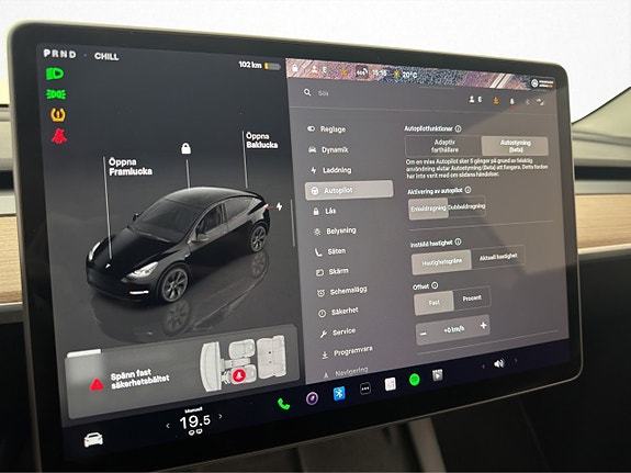 Tesla Model Y 23 of 30