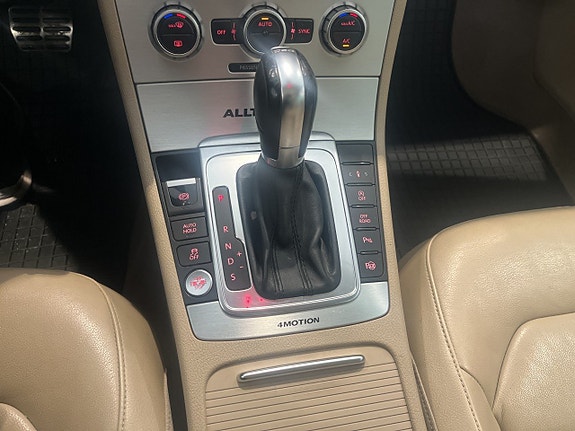 Volkswagen Passat Alltrack 12 of 14