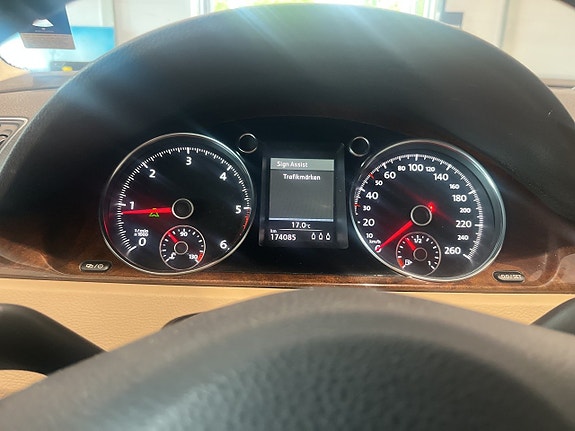 Volkswagen Passat Alltrack 10 of 14
