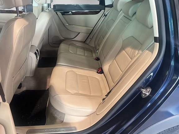 Volkswagen Passat Alltrack 9 of 14