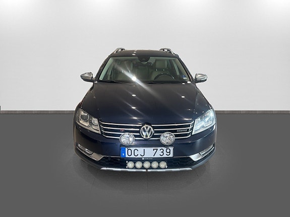 Volkswagen Passat Alltrack 2 of 14
