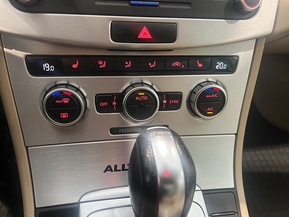 Volkswagen Passat Alltrack 13 of 14