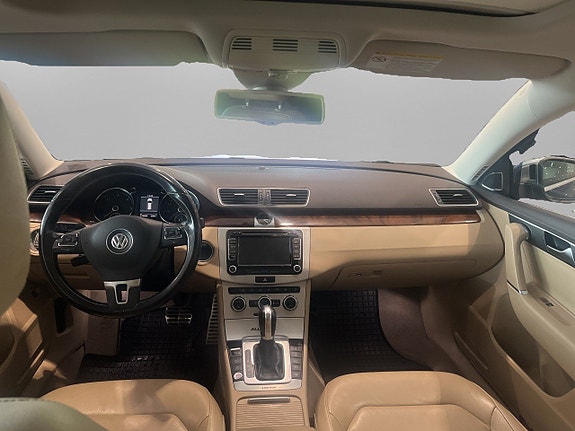 Volkswagen Passat Alltrack 7 of 14