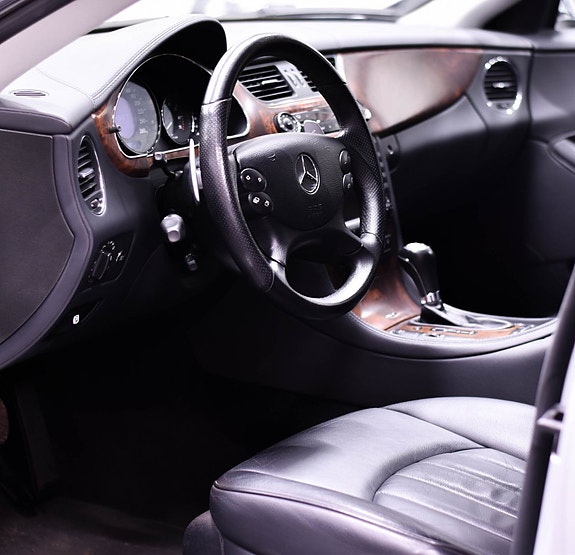 Mercedes-Benz CLS500 18 of 23