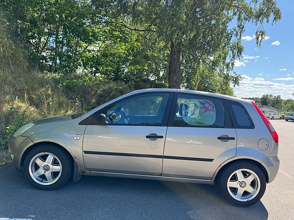 Ford Fiesta 3 of 6