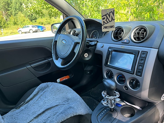 Ford Fiesta 5 of 6