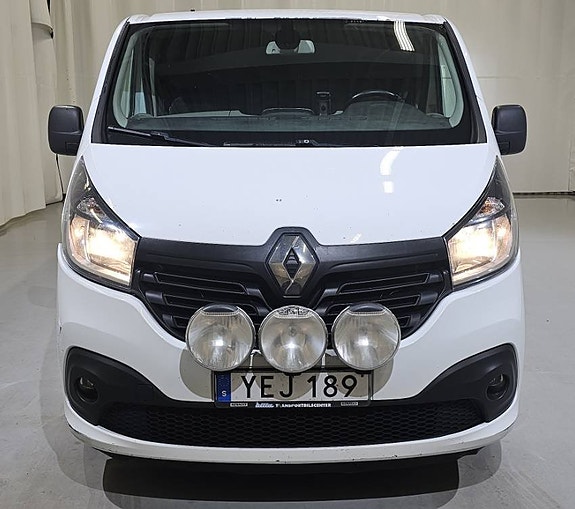 Renault Trafic 7 of 11