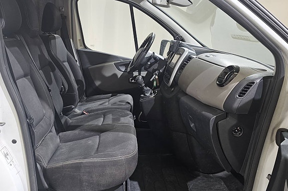 Renault Trafic 9 of 11