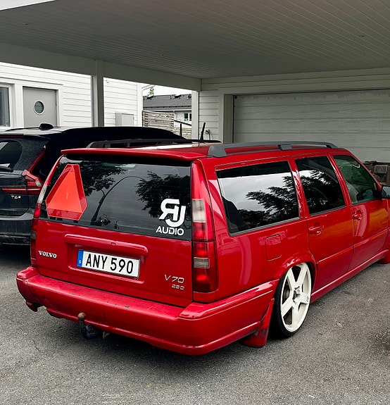 Volvo V70 3 of 8
