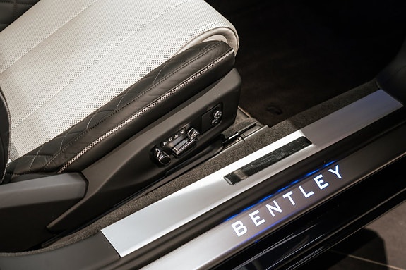 Bentley Continental GTC 18 of 23