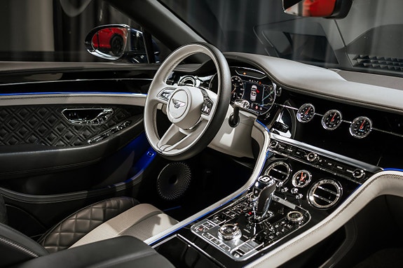 Bentley Continental GTC 16 of 23
