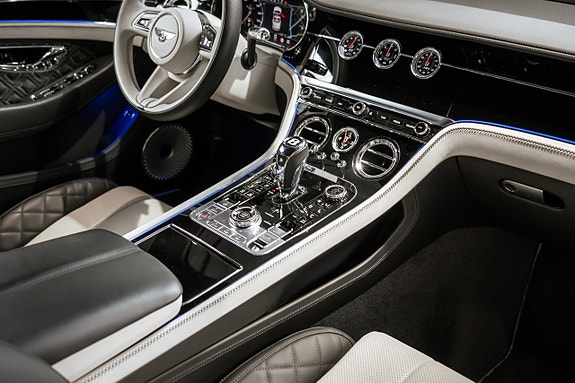 Bentley Continental GTC 17 of 23