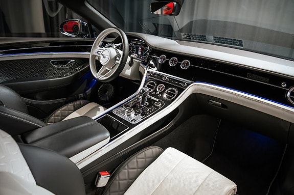 Bentley Continental GTC 10 of 23