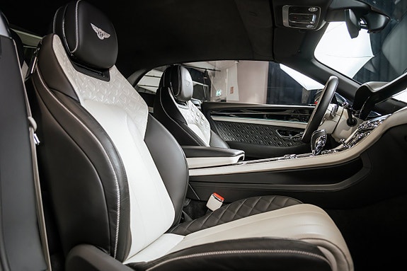 Bentley Continental GTC 19 of 23