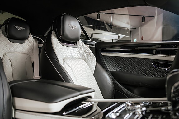 Bentley Continental GTC 22 of 23