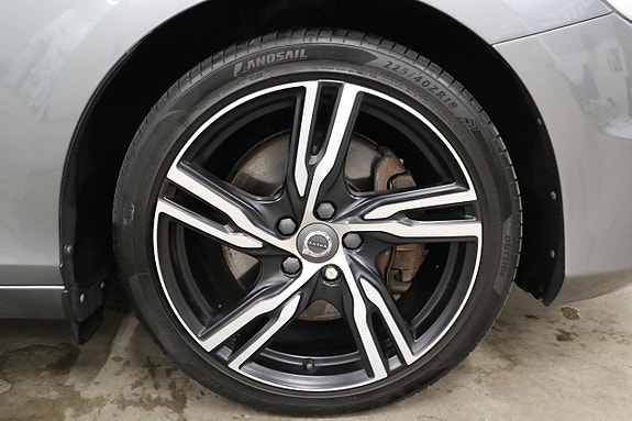 Volvo V40 22 of 24