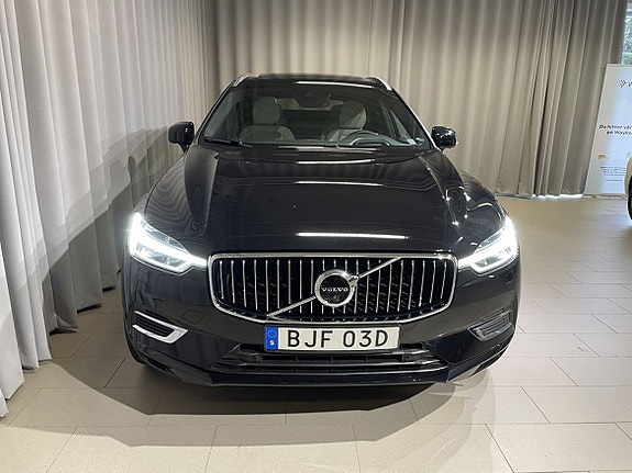 Volvo XC60 2 of 26